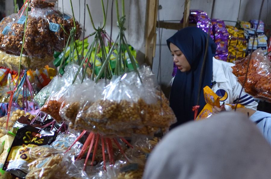 Dini Rahmania Gelar Aksi Belanja Bersama di Pasar Besuk Probolinggo